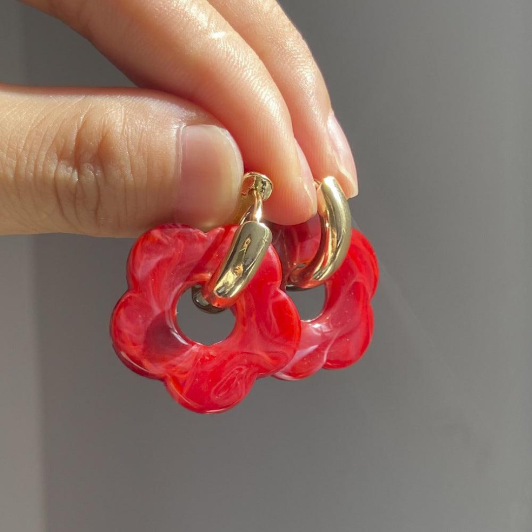 Gouden Bloem Oorbellen - Aurisel - Fijn Hangend Design - Elegante Cadeau Sieraad
