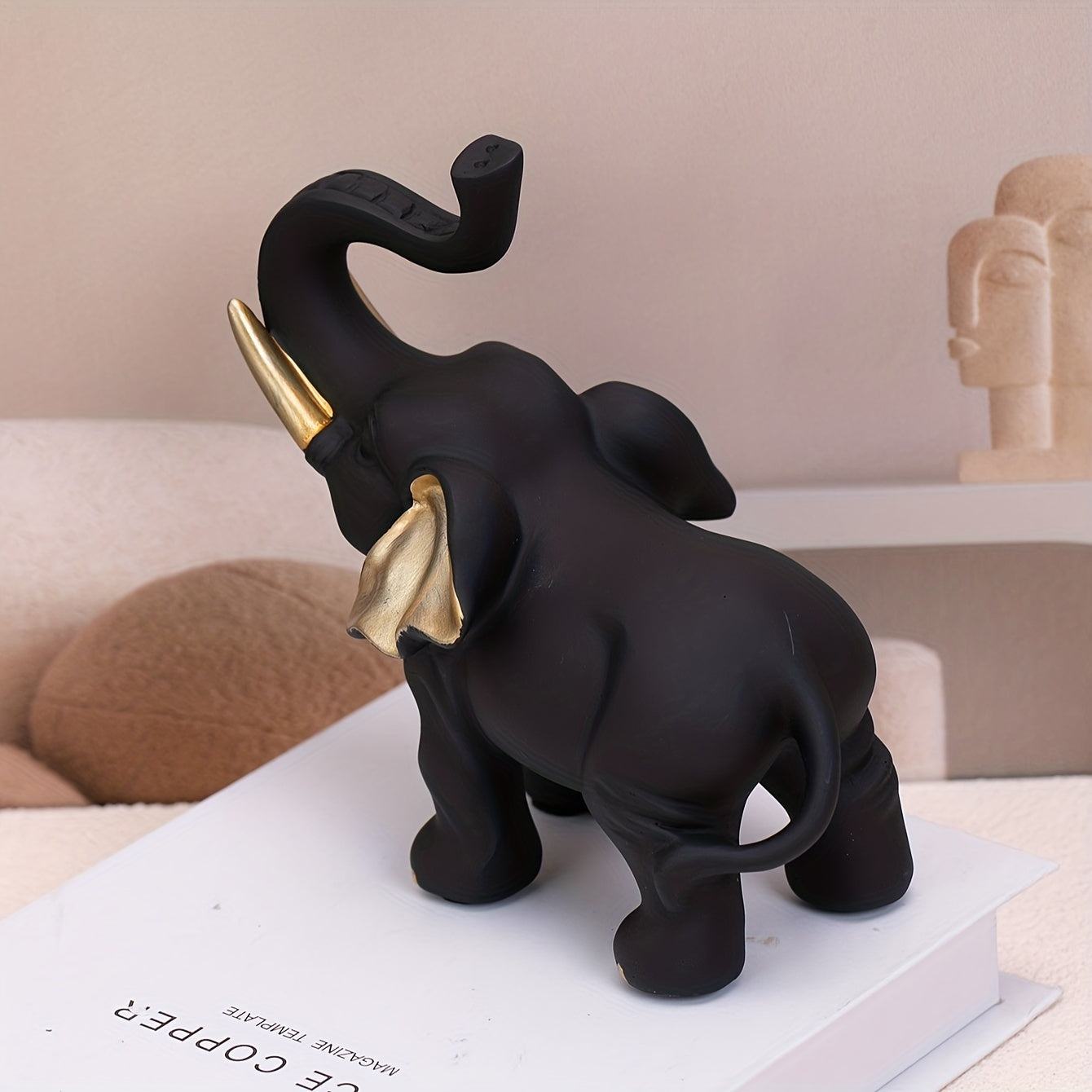 Woondecoratie - Elephanta - Houten Beeld - Gouden Accenten