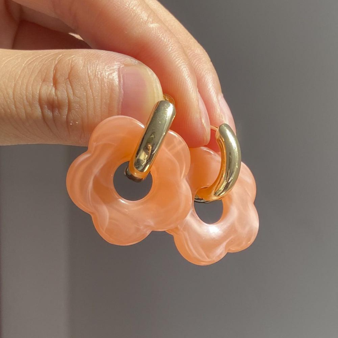 Gouden Bloem Oorbellen - Aurisel - Fijn Hangend Design - Elegante Cadeau Sieraad