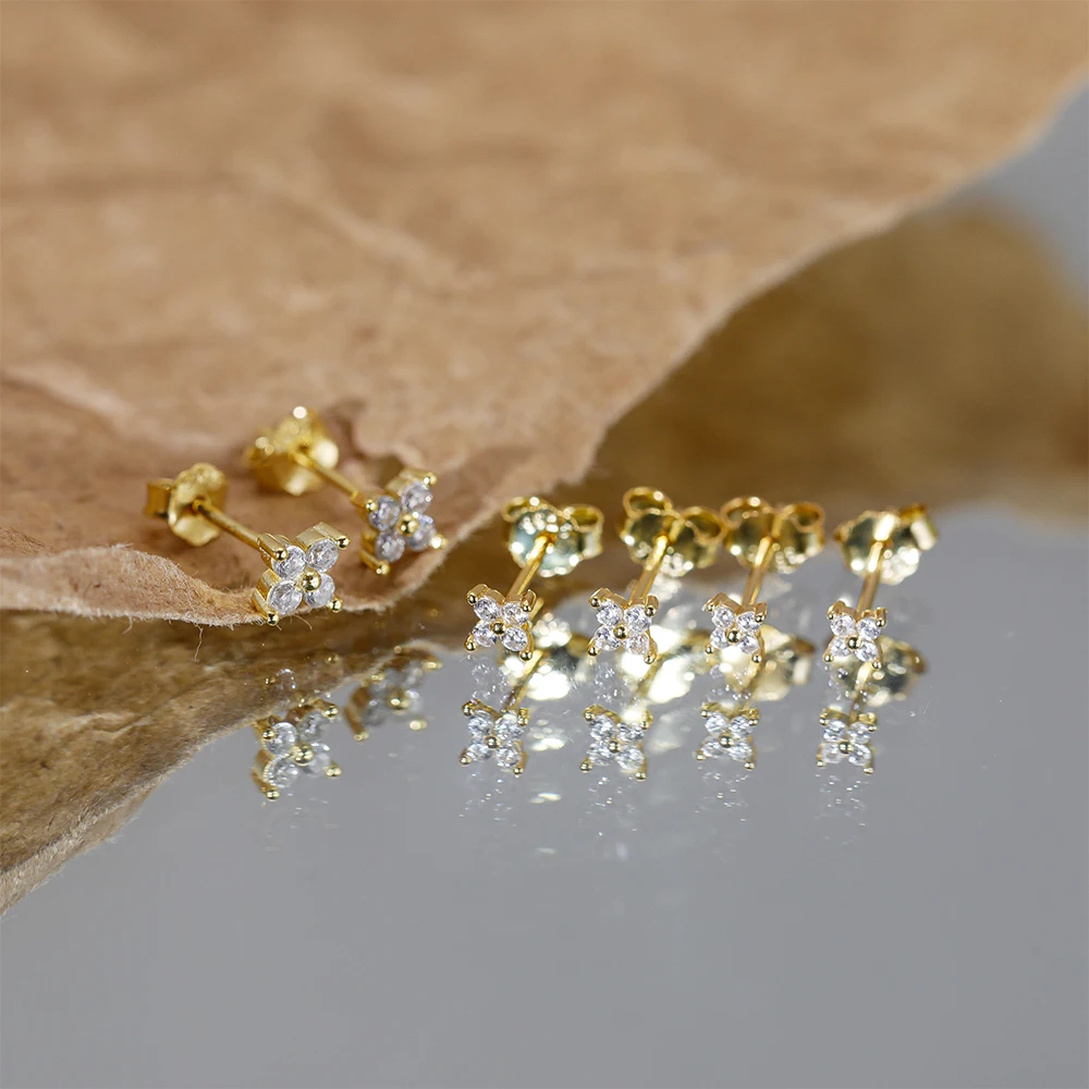 Gouden Bloem Oorknopjes - Florenya - Fijne Sieradenstijl - Elegant Cadeau voor Haar