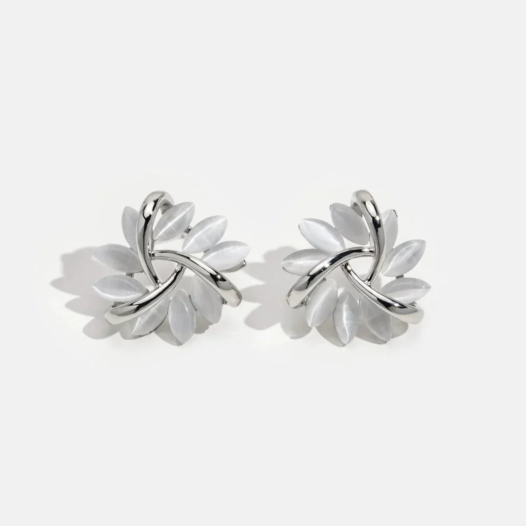 Gouden Oorknopjes - Auravie - Opalen Bloem Design - Elegant Sieraad Cadeau