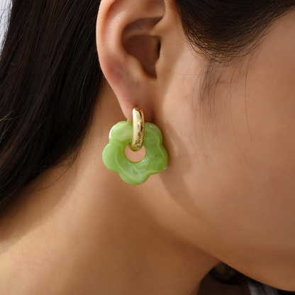 Gouden Bloem Oorbellen - Aurisel - Fijn Hangend Design - Elegante Cadeau Sieraad