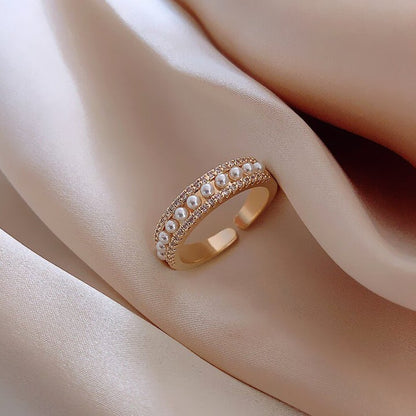 Gouden Parel Ring - Aurevella - Elegante Blikvanger Sieraad - Tijdloos Cadeau voor Haar