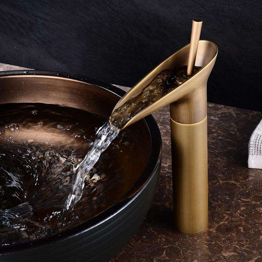 Badkamerkraan - AquaFlow - Antiek Messing - Waterval Design