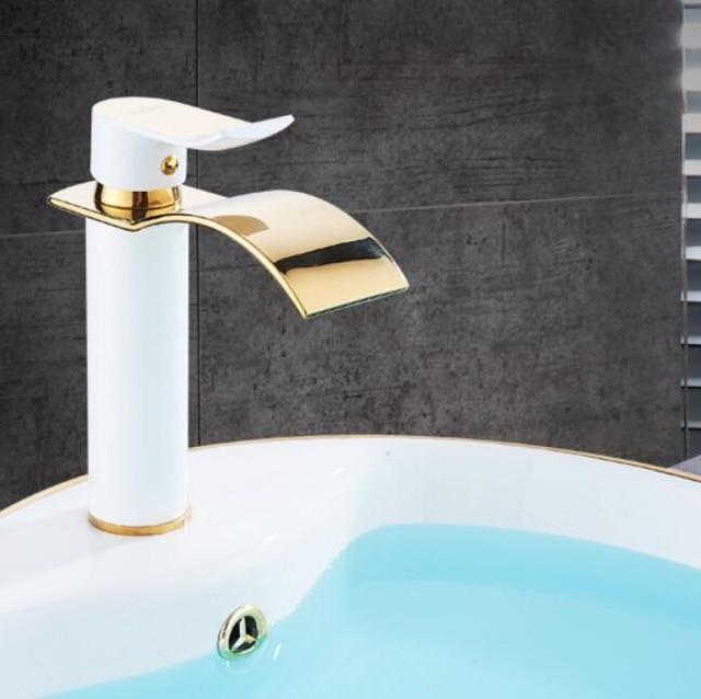 Badkraan - LuxeFlow - Messing Gouden Afwerking - Watervalontwerp