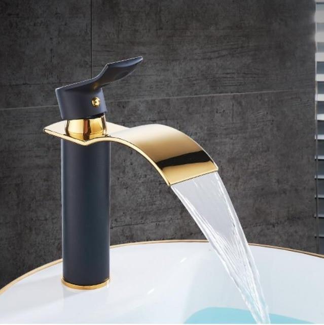 Badkraan - LuxeFlow - Messing Gouden Afwerking - Watervalontwerp