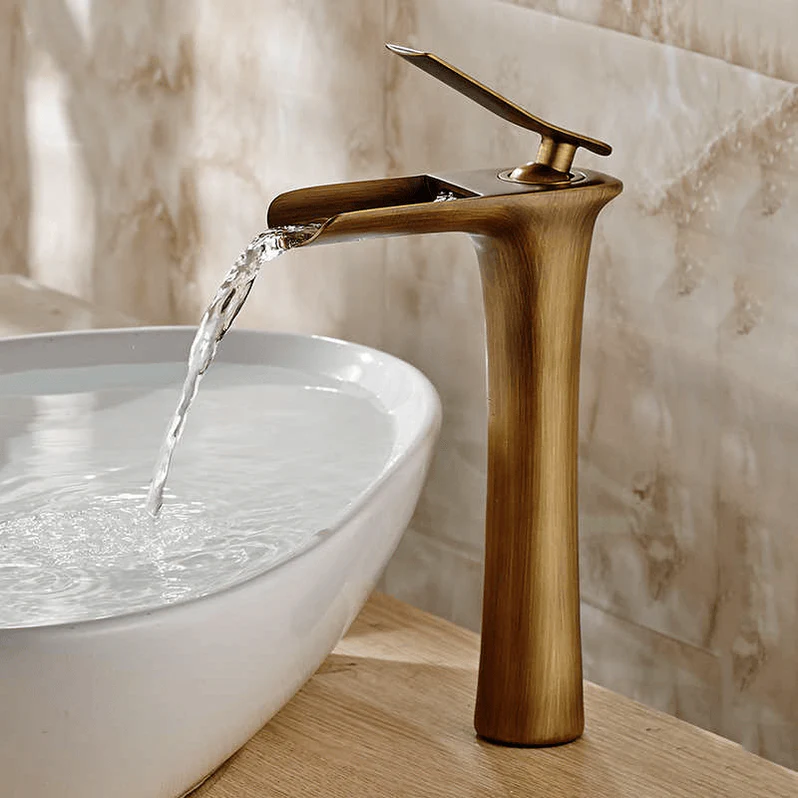 Wastafelkraan - AquaFlow - Modern Ontwerp - Watervaluitloop